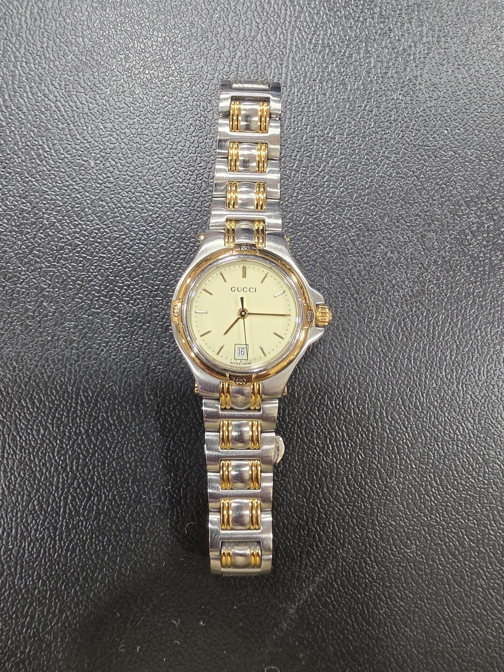 Gucci Women's 9040 Two-Tone Gold & Silver Bracelet Watch